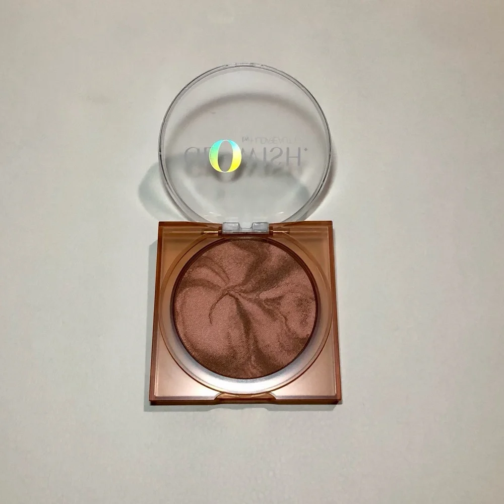 Huda Beauty GloWish Soft Radiance Bronzing Powder 04 DEEP TAN